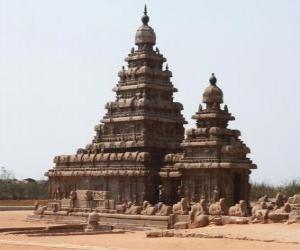 yapboz Kara Tapınağı üzerinde ve Bengal Körfezi görünüyor granit, Mahabalipuram, Hindistan bloklarla inşa edilmiştir